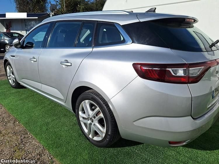 Cinza Usado 2018 Renault Mégane IV LIMITED Carrinha | € 7.290 (Bom preço) - Imagem 1/1