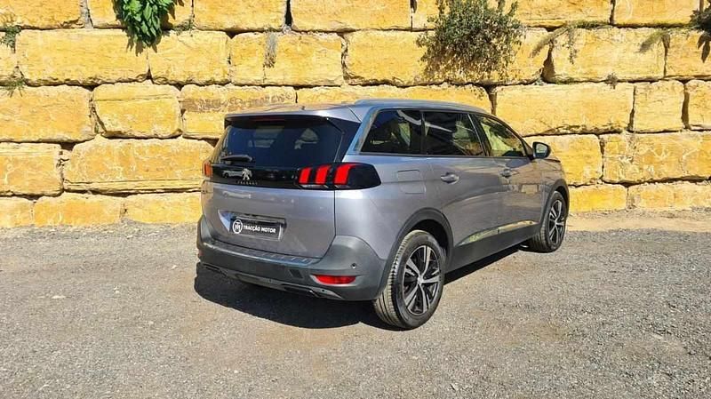 Usado Peugeot 5008 Allure 130 HP (95 kW) 2019 Prateado Monovolume