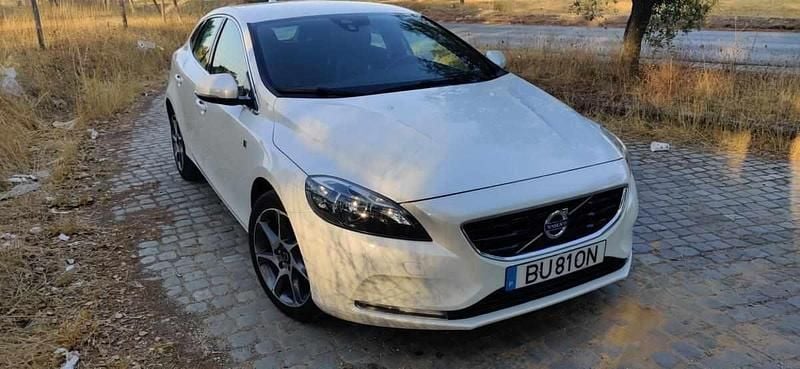 Branco Usado 2015 Volvo V40 Carrinha | € 16.000 (Caro) - Imagem 1/4