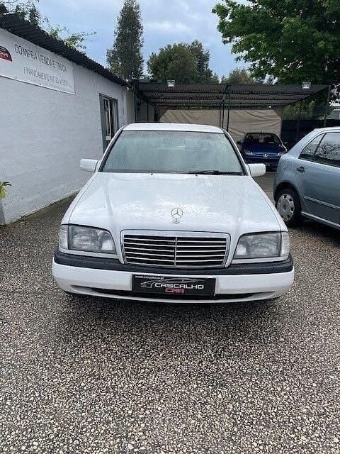 Branco Usado 1996 Mercedes C220 | € 4.250 - Imagem 1/4