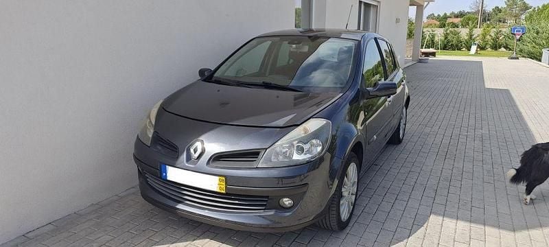 Usado 2008 Renault Clio II Dynamique Sedan | € 3.000 (Super Preço) - Imagem 1/4