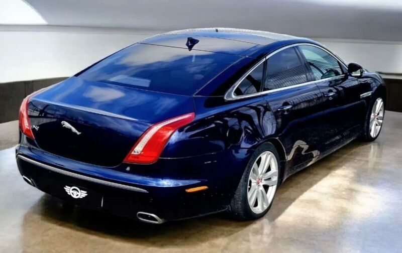 Usado Jaguar XJ 275 HP (202 kW) 2015 Azul Sedan