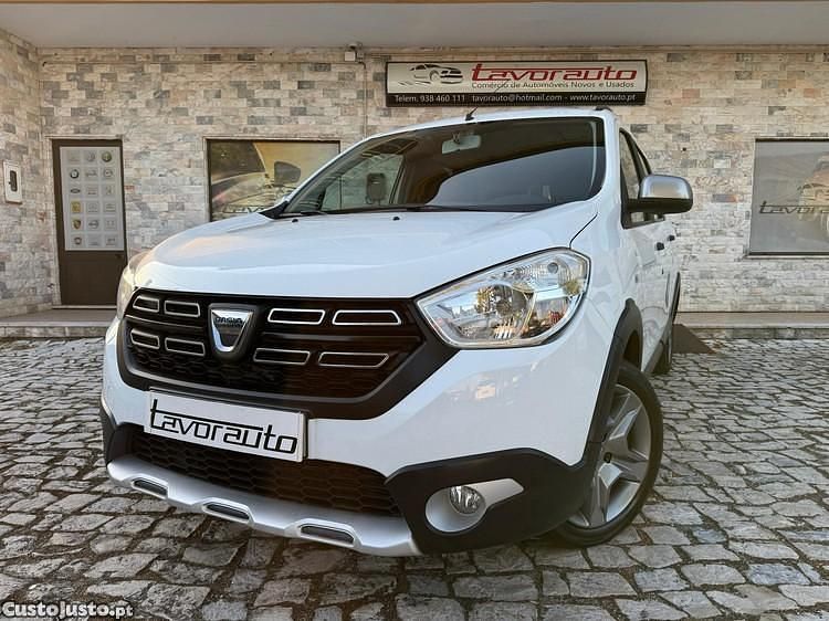 Branco Usado 2019 Dacia Lodgy Stepway Monovolume | € 13.990 (Preço justo) - Imagem 1/1