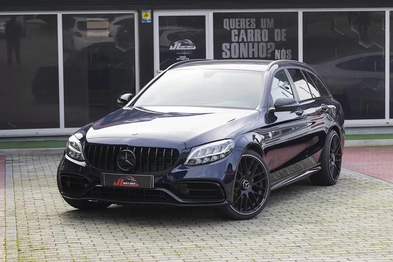 Usado Mercedes C180 AMG line 122 HP (89 kW) 2019 Azul escuro Carrinha