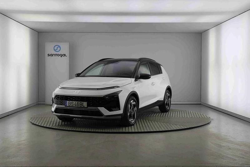 Usado Hyundai Bayon Premium 102 HP (75 kW) 2025 Branco SUV