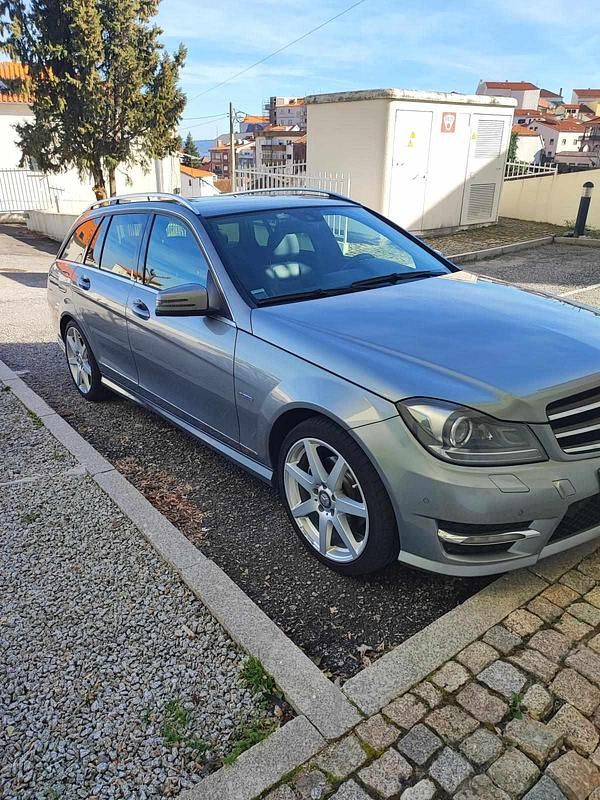 Usado Mercedes C200 136 HP (100 kW) 2011 Cinzento Carrinha