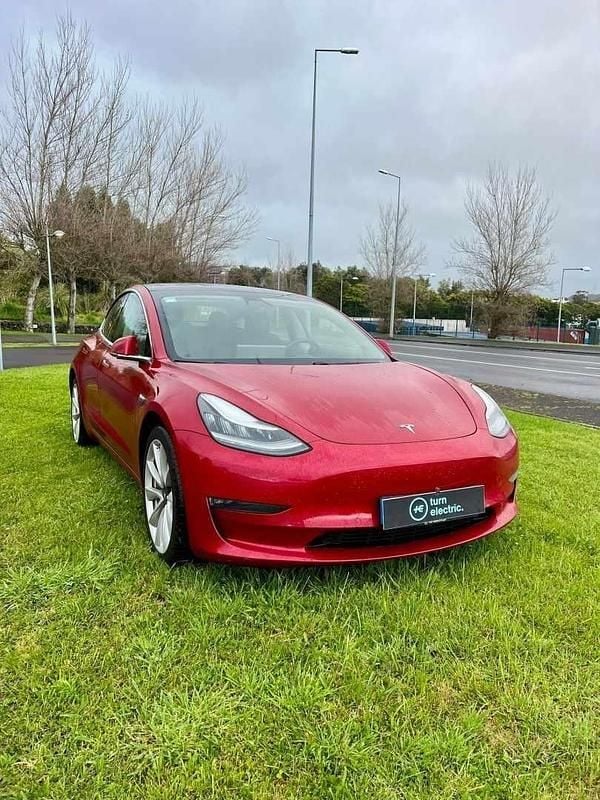 Vermelho Usado 2019 Tesla Model 3 Sedan | € 23.900 (Bom preço) - Imagem 1/4