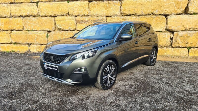 Verde Usado 2019 Peugeot 5008 Allure Monovolume | € 24.450 (Preço elevado) - Imagem 1/4