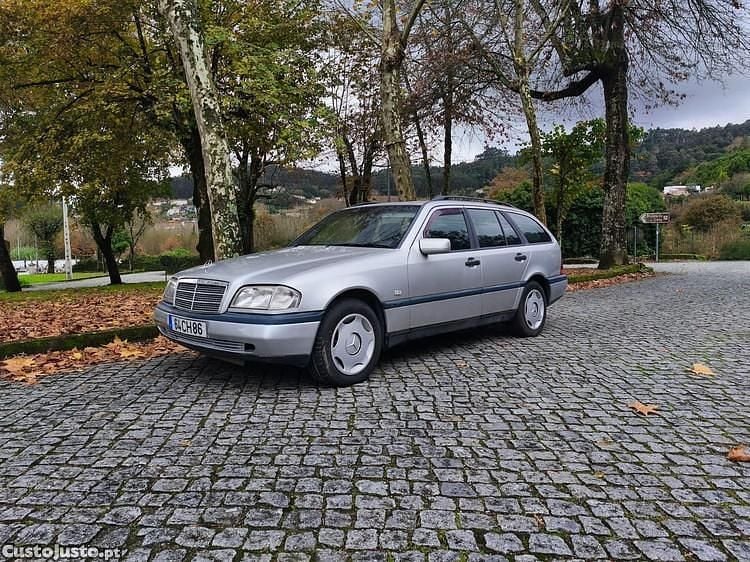 Cinza Usado 1997 Mercedes C250 Carrinha | € 3.990 - Imagem 1/1