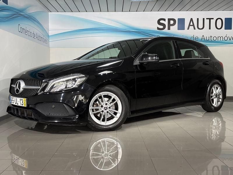 Preto Usado 2018 Mercedes A180 Style | € 18.900 (Preço justo) - Imagem 1/4