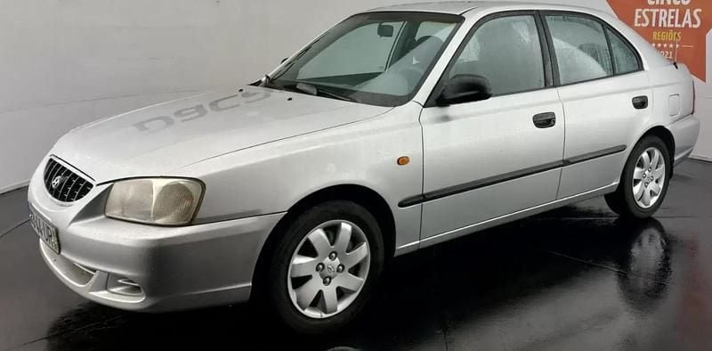 Cinzento Usado 2003 Hyundai Accent GLS Citadino | € 999 - Imagem 1/4