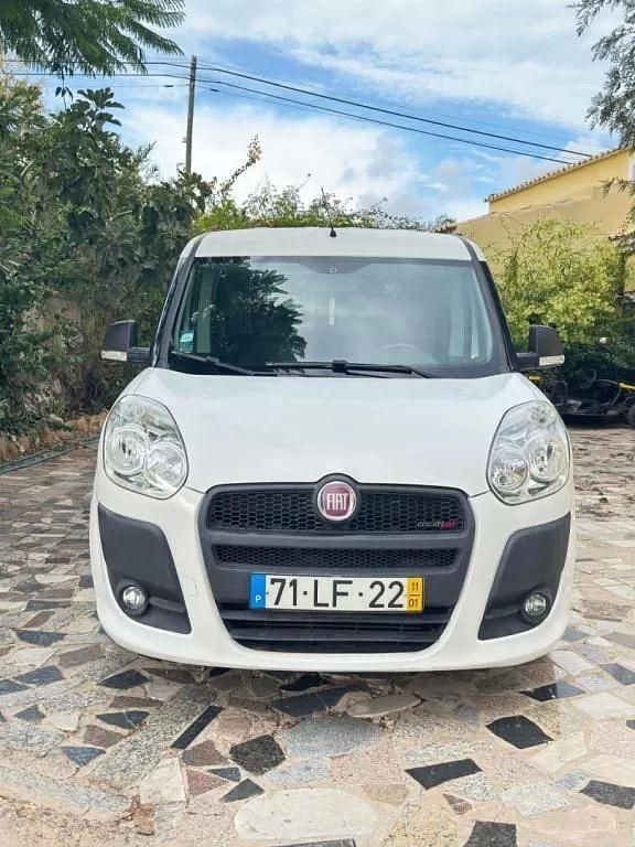 Branco Usado 2011 Fiat Doblò Monovolume | € 13.500 - Imagem 1/4