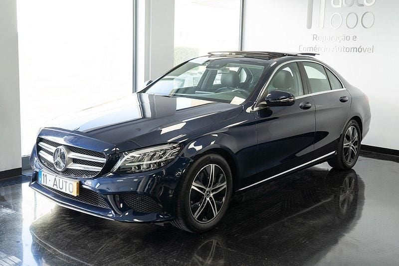 Azul Usado 2019 Mercedes C220 Avantgarde Sedan | € 30.990 (Preço justo) - Imagem 1/4