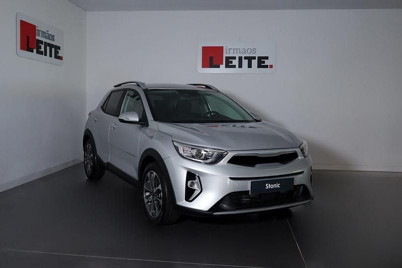 Cinza Novo 2025 Kia Stonic SUV | € 22.725 (Preço justo) - Imagem 1/4