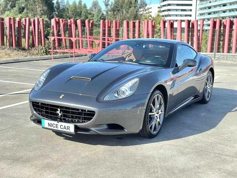 Cinzento Usado 2011 Ferrari California Cabrios | € 109.900 - Imagem 1/4