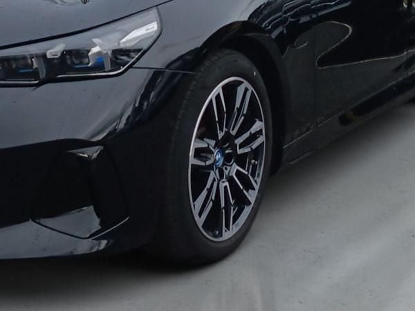 Usado BMW 530 299 HP (219 kW) 2025 Preto Sedan