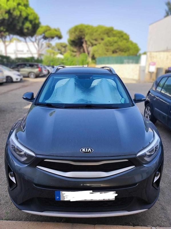 Cinzento Usado 2020 Kia Stonic SUV | € 14.000 (Preço justo) - Imagem 1/4