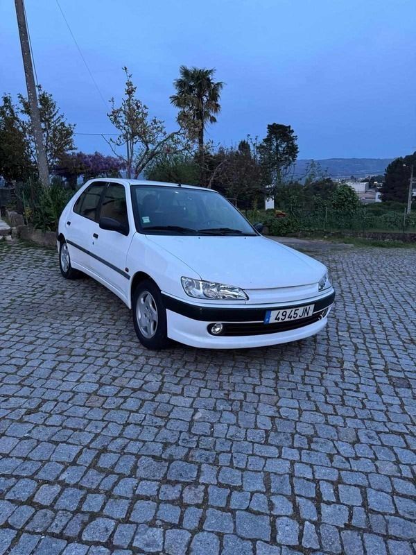 Branco Usado 1998 Peugeot 306 Citadino | € 1.750 - Imagem 1/4