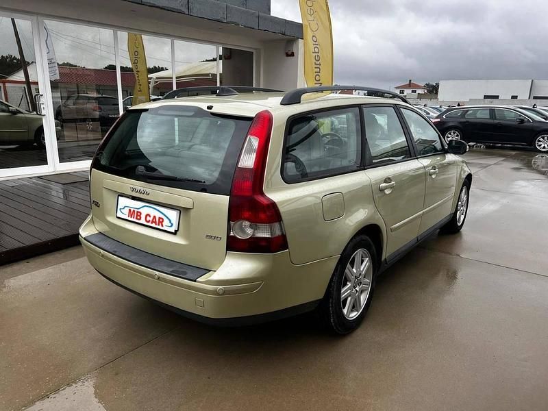 Usado Volvo V50 136 HP (100 kW) 2006 Verde Carrinha