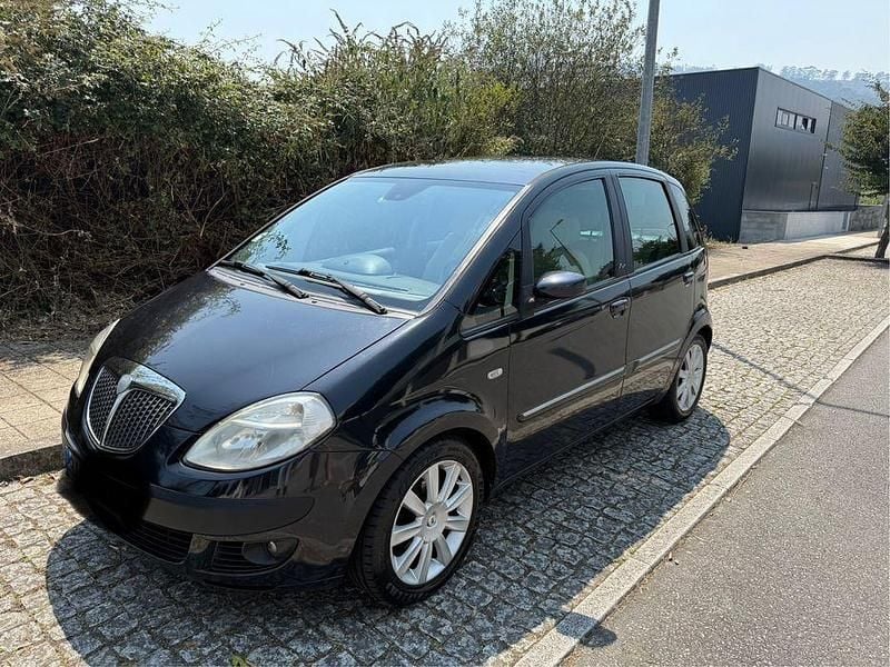 Usado 2005 Lancia Musa Monovolume | € 4.000 - Imagem 1/4