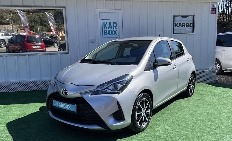 Usado Toyota Yaris Comfort 72 HP (52 kW) 2019 Cinza
