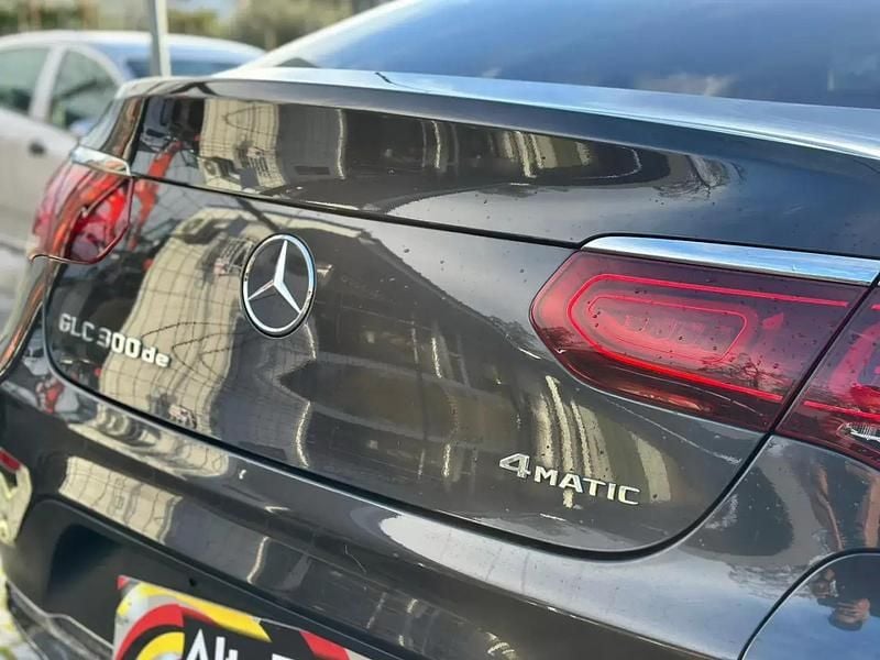 Usado Mercedes GLC300e 306 HP (225 kW) 2021 Cinzento Coupé