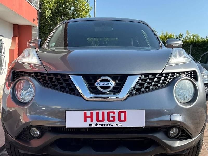 Usado Nissan Juke Acenta 110 HP (80 kW) 2015 Cinza SUV