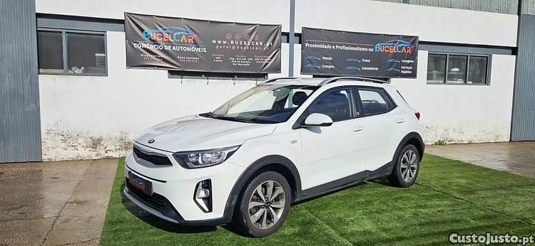 Usado Kia Stonic 84 HP (61 kW) 2021 Branco SUV