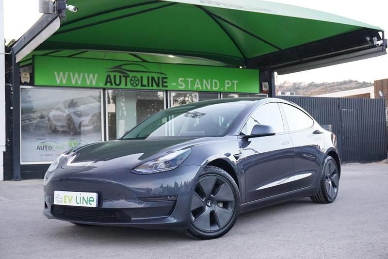 Cinzento Usado 2021 Tesla Model 3 Long Range AWD Sedan | € 29.990 (Preço justo) - Imagem 1/4