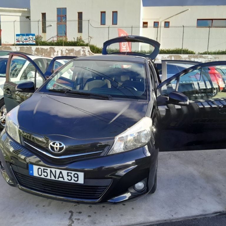 Preto Usado 2012 Toyota Yaris Comfort Citadino | € 10.900 (Preço elevado) - Imagem 1/4