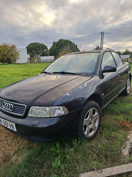 Usado Audi A4 125 HP (91 kW) 1996 Sedan