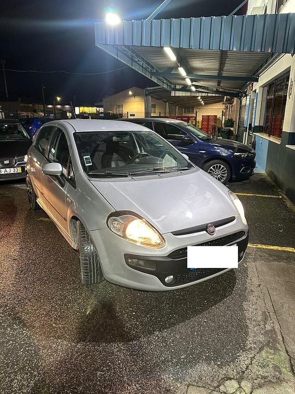 Cinza Usado 2010 Fiat Punto Lounge Citadino | € 3.500 (Super Preço) - Imagem 1/4