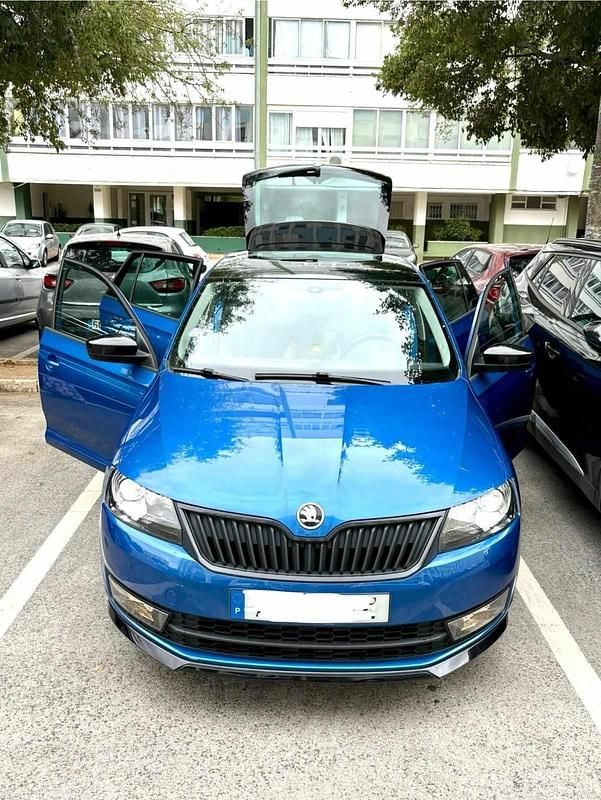 Azul Usado 2015 Skoda Rapid Carrinha | € 8.500 - Imagem 1/4