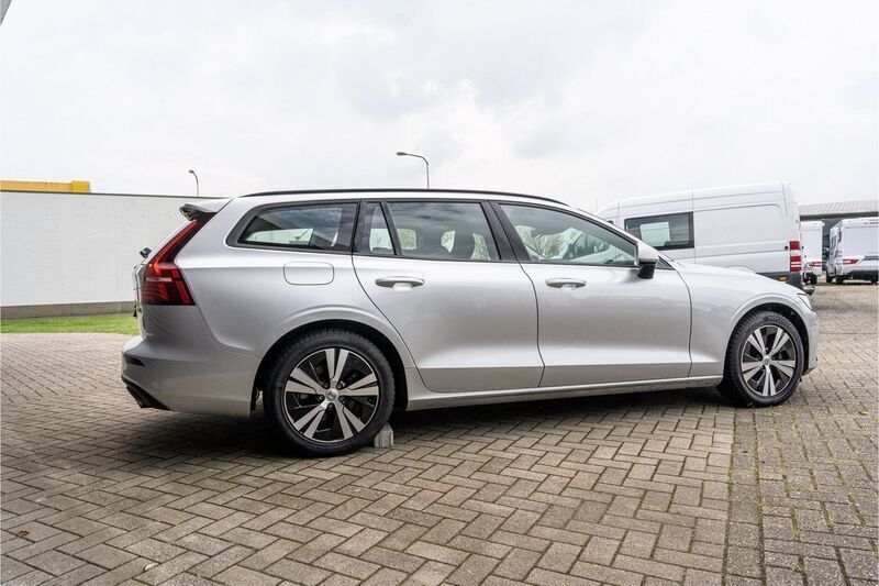 Usado Volvo V60 Momentum 392 HP (288 kW) 2020 Cinzento Carrinha
