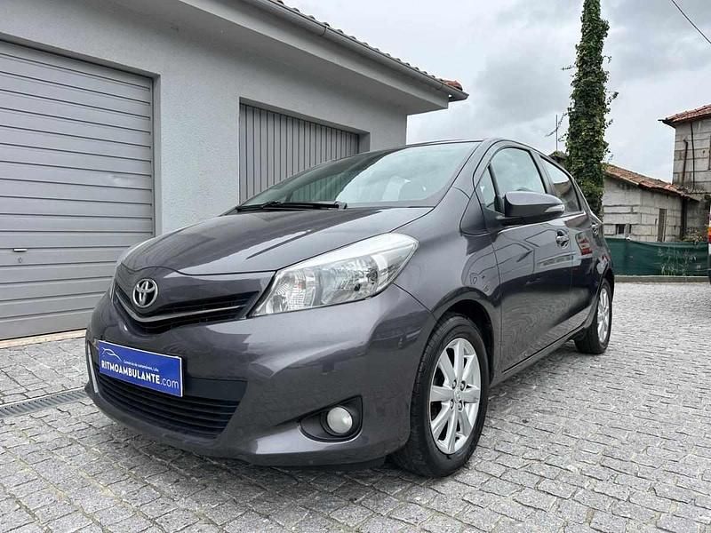 Cinza Usado 2012 Toyota Yaris Active Citadino | € 9.950 (Preço justo) - Imagem 1/4