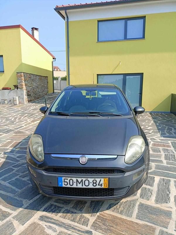 Cinzento Usado 2011 Fiat Punto Citadino | € 5.990 (Preço justo) - Imagem 1/4