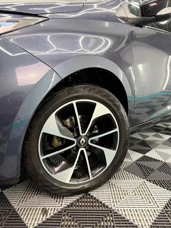 Usado Renault Zoe Bose Edition 67 kW (92 HP) 2017 Azul escuro Citadino