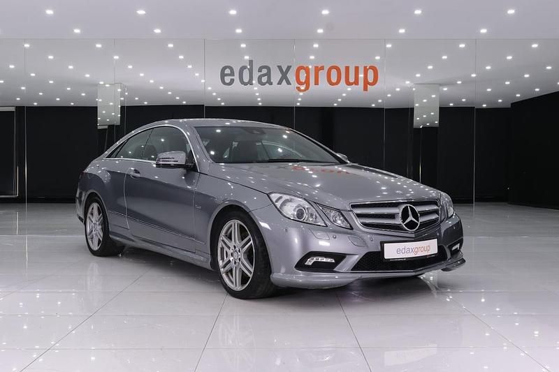 Cinza Usado 2010 Mercedes E250 Avantgarde Carrinha | € 20.490 - Imagem 1/4