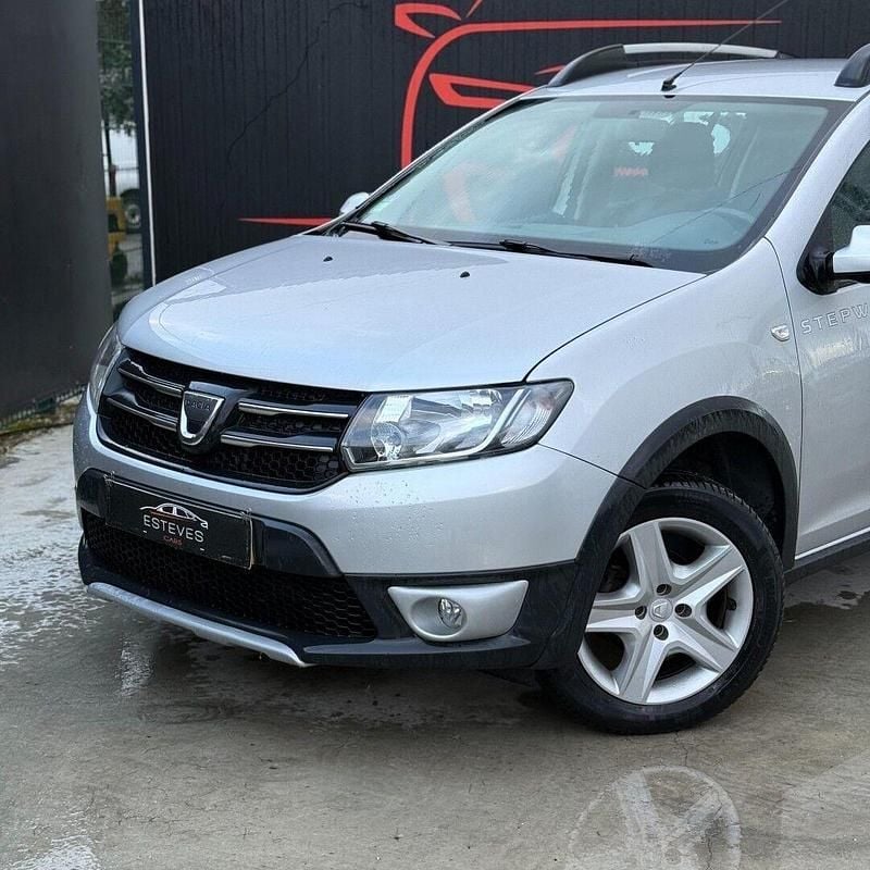 Usado Dacia Sandero 90 HP (66 kW) 2016 Cinza