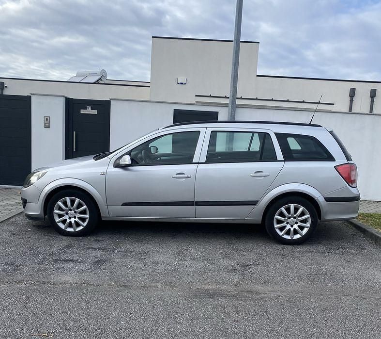 Usado Opel Astra 90 HP (66 kW) 2005 Sedan