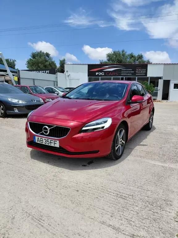 Vermelho Usado 2020 Volvo V40 Momentum Carrinha | € 19.980 - Imagem 1/4
