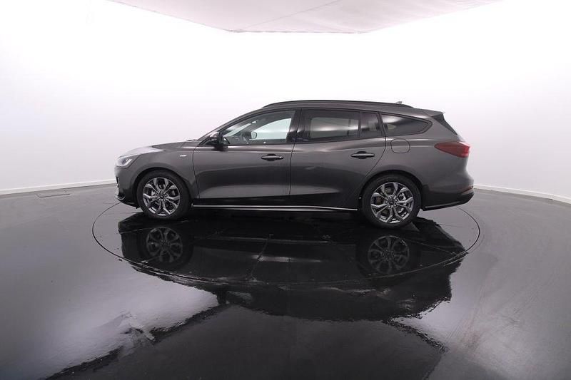 Usado Ford Focus 115 HP (84 kW) 2023 Cinzento Carrinha