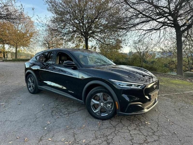Preto Usado 2021 Ford Mustang Mach-E SUV | € 35.990 - Imagem 1/4