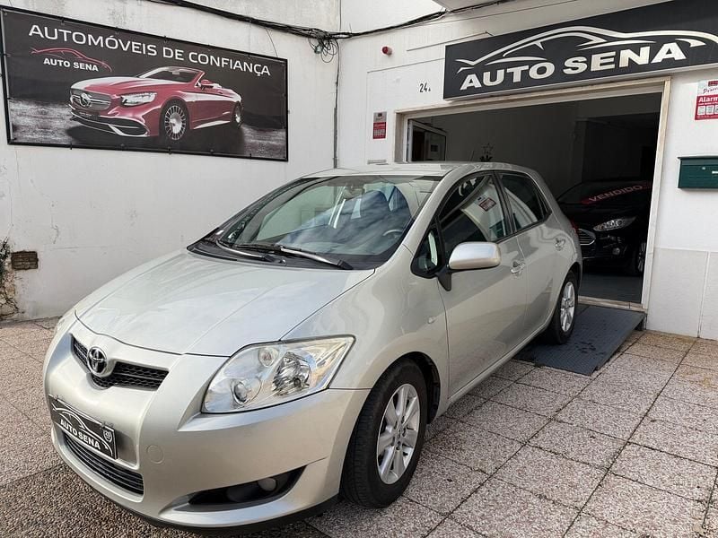 Cinza Usado 2009 Toyota Auris | € 7.980 (Preço justo) - Imagem 1/4
