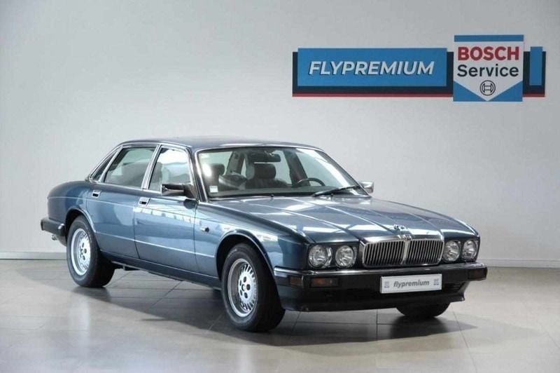 Cinzento Usado 1989 Jaguar XJ Sedan | € 14.990 - Imagem 1/4