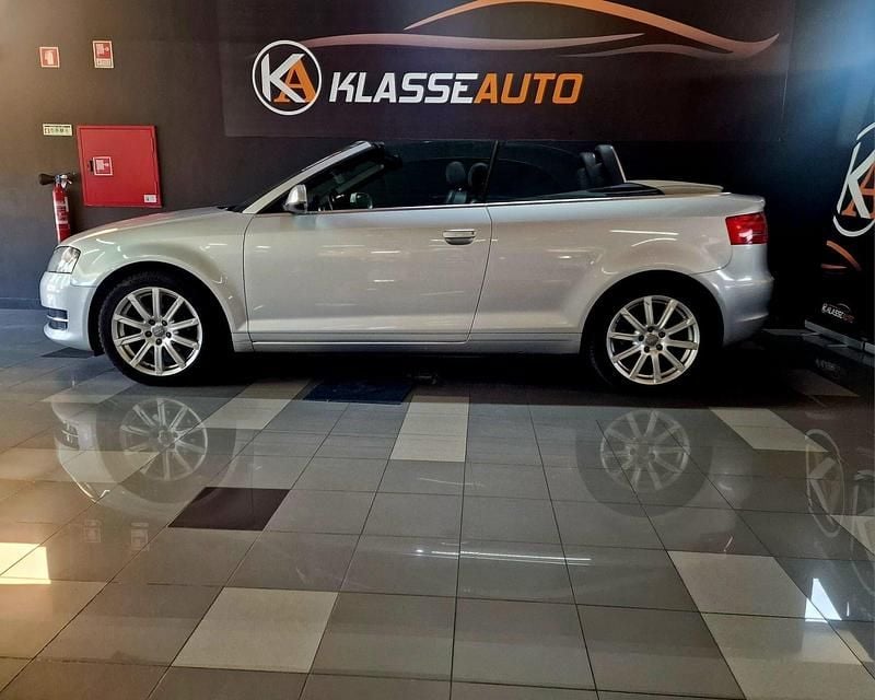 Cinza Usado 2011 Audi A3 Cabriolet S-Line Cabrios | € 12.990 - Imagem 1/4