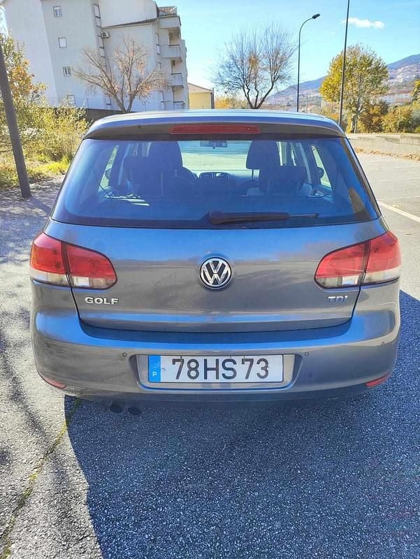 Cinzento Usado 2009 VW Golf VI Citadino | € 7.750 (Preço justo) - Imagem 1/4