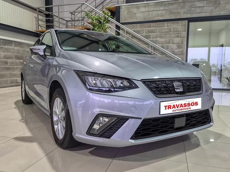Usado Seat Ibiza Style 95 HP (69 kW) 2022 Cinza prata Citadino