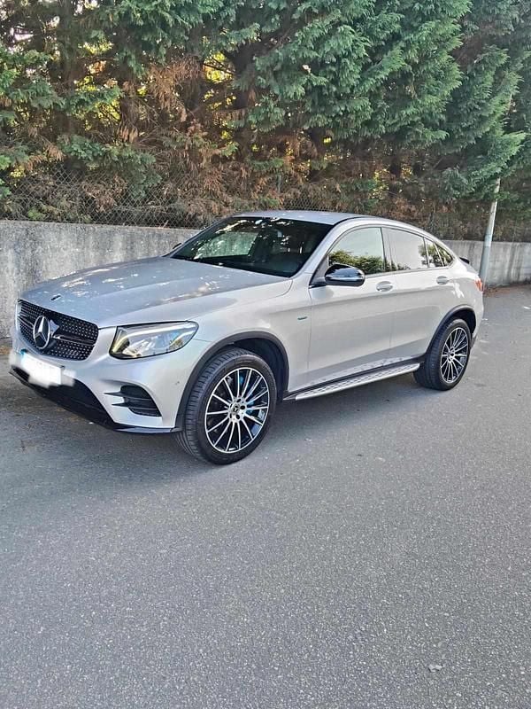 Cinzento Usado 2017 Mercedes GLC350 Citadino | € 38.500 - Imagem 1/4