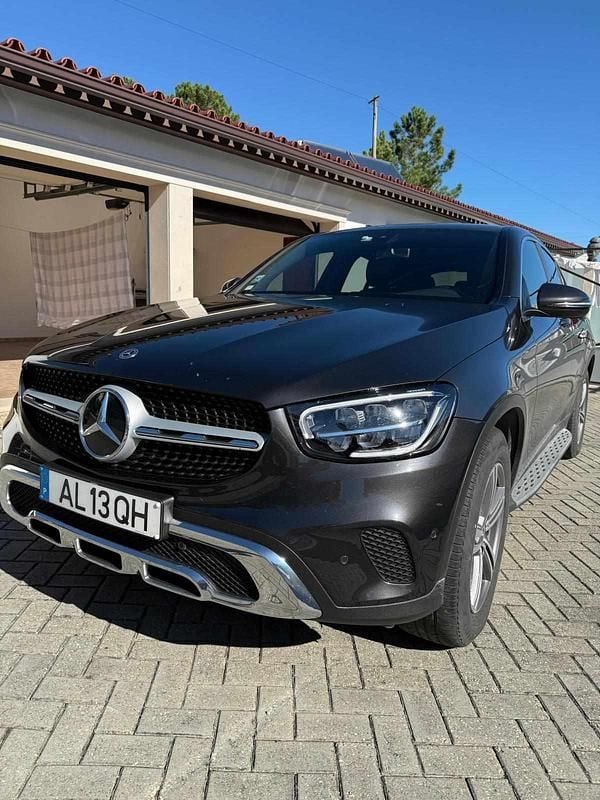 Cinzento Usado 2021 Mercedes GLC300 Citadino | € 55.000 (Preço elevado) - Imagem 1/4